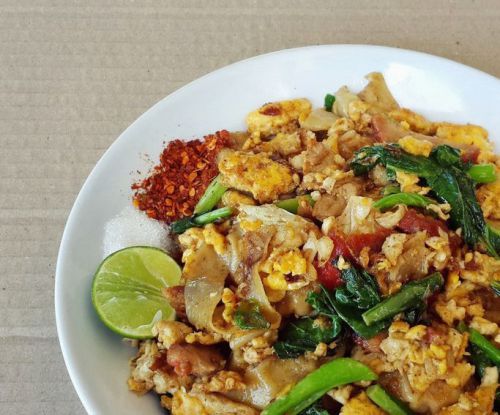 Thai Foods Pad SE-EW MOO (Fried Rice Noodles with Pork) Easy Cooking !!