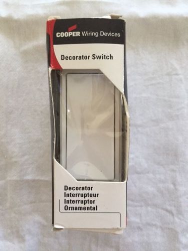Cooper Wiring Decorator Interruptor Ornamental Single White 4-Way Switch 7504W-L