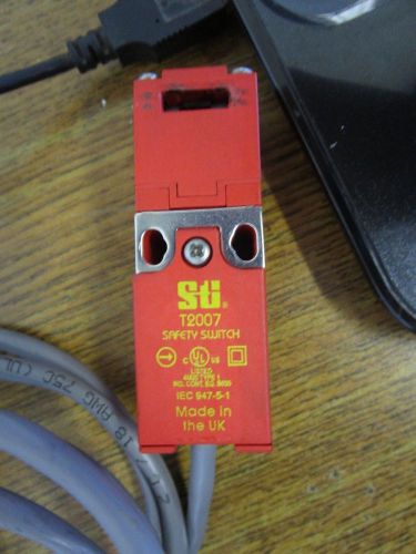 USED SCIENTIFIC TECHNOLOGIES SAFETY SWITCH T2007