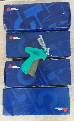 Avery Dennison Fabric Price Tagging Gun with 3 Boxes 1&#034; &amp; 1 Box Clear Barbs