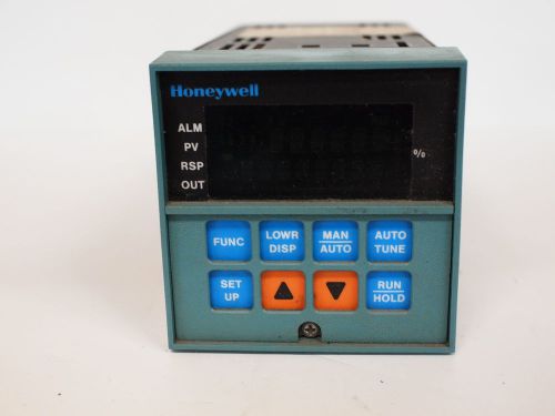 Honeywell  DC3002-0-10A-1-C300-011 TEMPERATURE CONTROLLER UDC3000