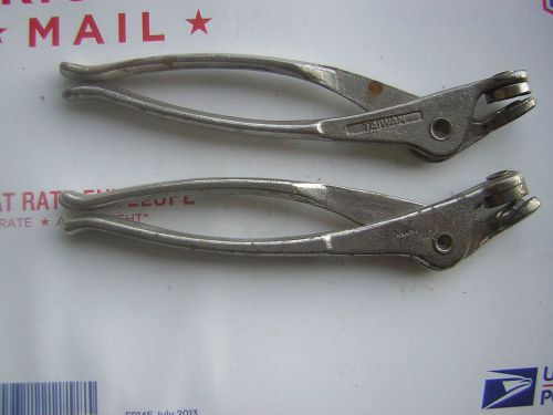 2 Cleco pliers.