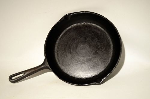 Vintage 9&#034;1/2 Cast Iron Frying Pan Skillet
