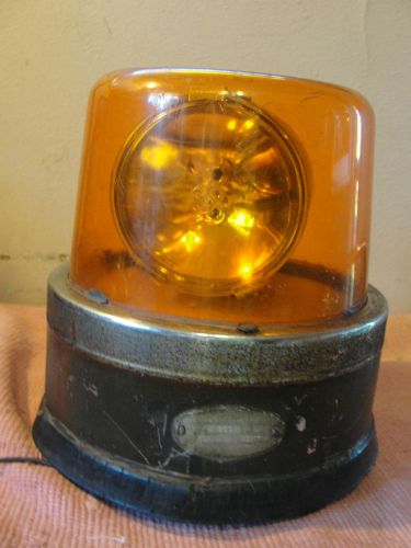 OLDER ROTATING AMBER SAFTEY, WARNING CAUTION LIGHT ,TOW TRUCK ,PLOW TRUCK ETC