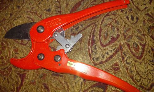 pipe ratcheting cutter