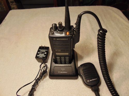 MOTOROLA MTS2000 w/ MIC, BATTERY CHARGER - H01UCH6PW1BN 800Mhz Flashport Radio 9