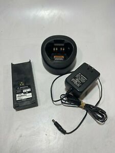 Motorola 377673 Radio Charger W/ HNN9028AR And 481810OO3NT Power Cord