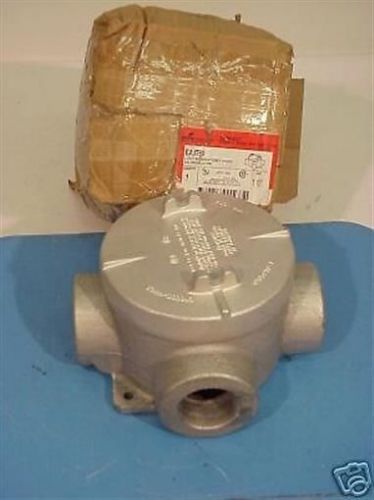 Cooper / crouse hinds 1 1/2&#034; conduit outlet box w/cover for sale