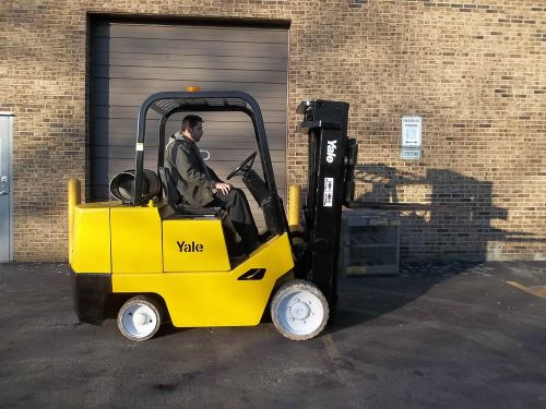 Forklift (17777) yale glc080lbnsbt083, 8000lbs capacity, triple mast for sale