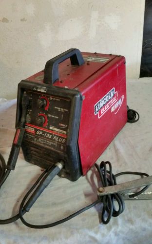 =Lincoln=   SP-135T MIG Welder    For parts or repair feeds but no arc.