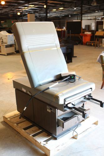 Exam table (29947 pb) for sale