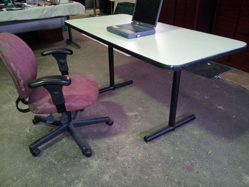 DESK TRAINING TABLE  FREE STANDING  FOR OFFICE AND SCHOOL