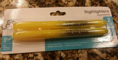 Highlighter pens with chisel tip yellow