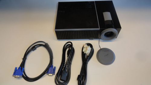 D6: Dell 1409X DLP Projector with Power Cord and Cables 1539 Lamp Hours