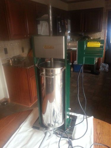 Cabela&#039;s commercial grade 30 lb vertical sausage stuffer w/ electric motor for sale