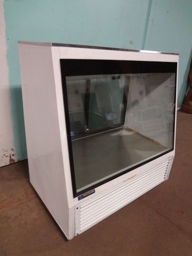 &#034;master-bilt&#034; commercial 48&#034; refrigerated lighted meat / deli cold display case for sale