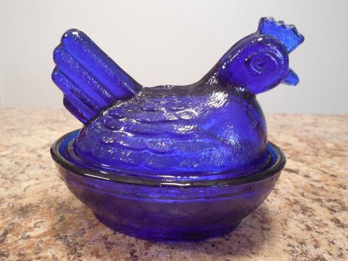 Lovely Dark Cobalt Blue Small Art Glass Hen on Nest Lidded Candy Dish