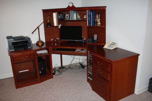 Professional Desk Set By Riverside