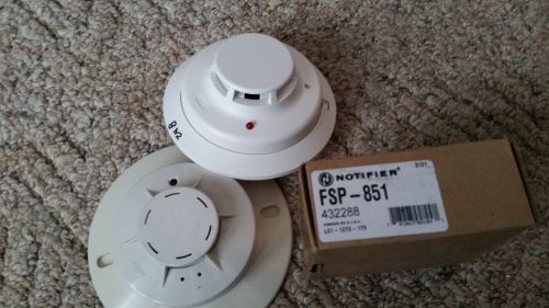 NOTIFIER SMOKE DETECTOR AND TWO USED SMOKE DETECTOR