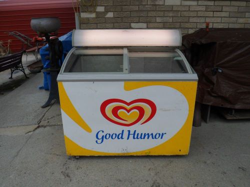 CARAVELL &#034;GOOD HUMOR&#034; COMMERCIAL FREEZER 10.9 CU. FT. LIGHTED CABINET LOOKS GOOD