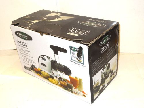 OMEGA J8006 NUTRITION CENTER JUICER - BLACK AND CHROME
