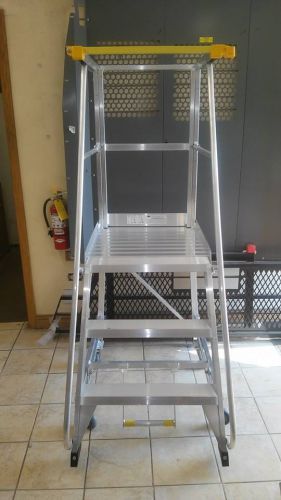 BAILEY DELUXE  PLATFORM LADDERS FS10880 DOP 3 WITH SAFETY GATE