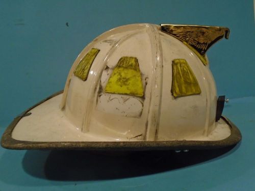 Cairns 1010 Fire Helmet Complete Traditional Eagle White Good Fire Chief Helmet