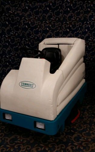 Tennant 7200 36&#034; ride on floor scrubber