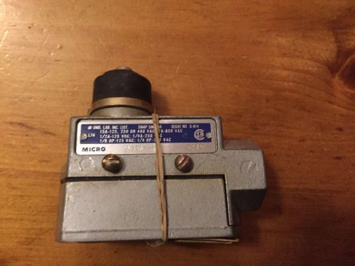 Micro switch bze6-2rn 15a-125 250 or 480 vac 1/2&#034; female end (b22) for sale