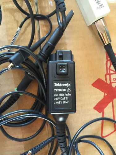 Tektronix TPP0250 Passive Probe: 250 MHz, 10X, for MDO &amp; MSO Oscilloscope