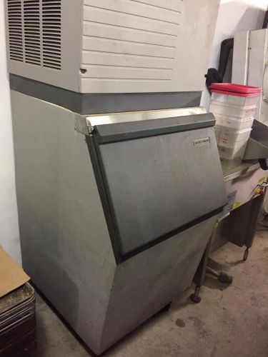 Scotsman CME506AE-1A Cubed Ice Cuber Self Contained Ice Machine Maker