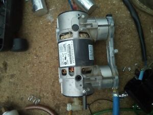 Thomas Respironic Model 2450ae38-900 b