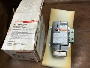 HONEYWELL R8184M1051 CAD CELL RELAY / 40VA TRANSFORMER Open Box Untested