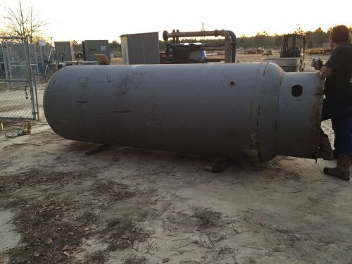 Vertical air tank (aprox 1050 gallons); 150psi @ 450°; 4ft diameter x 13ft tall for sale