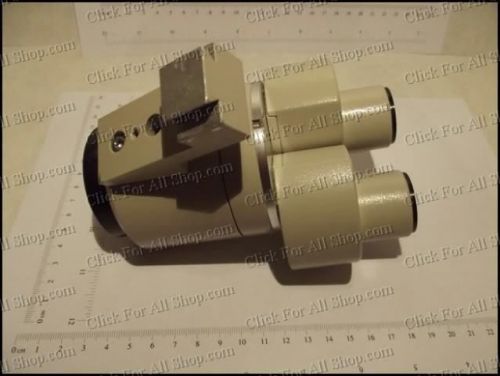 Microscope binocular tube with manual zoom system