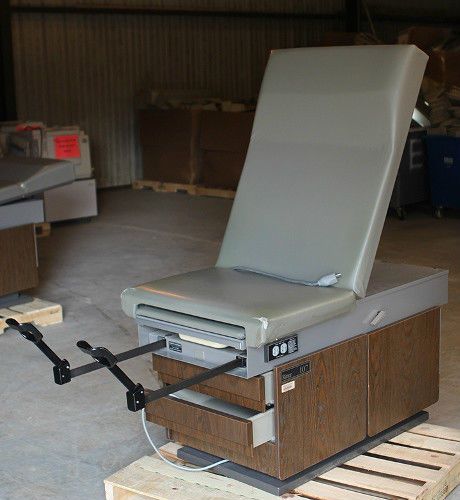 Exam table (29959 pb) for sale