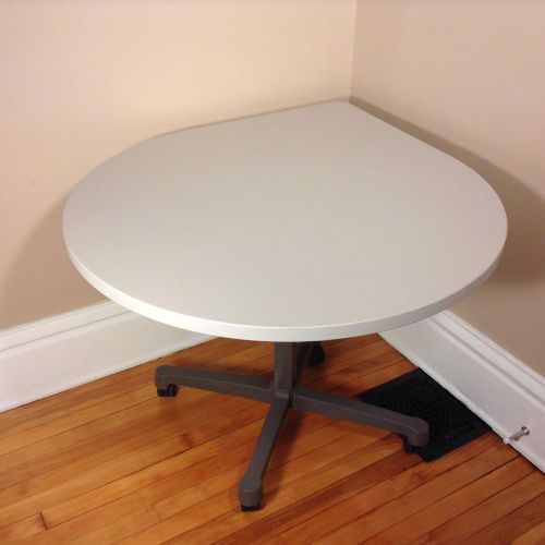 HERMAN MILLER Teardrop Q Table - Teardrop-Shaped Office Table Modern Furniture
