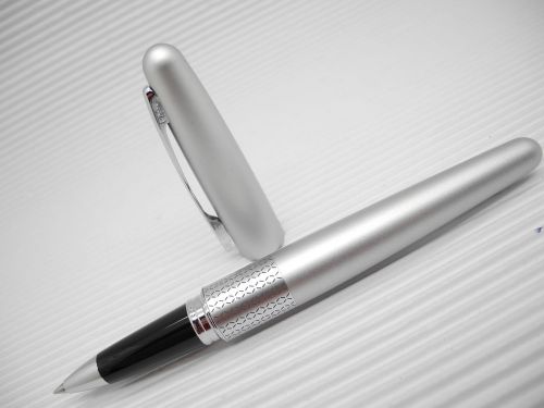 New Pilot BL-MR 0.5mm roller ball pen with cap free original box ( Sliver )