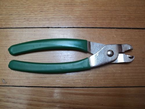 Netting Pliers Green handle for 19 mm. netting clips