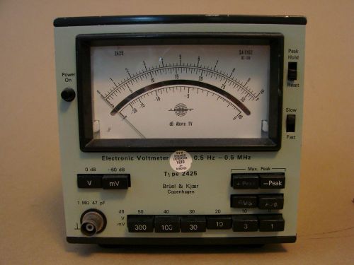 Bruel and Kjaer Model 2425 RMS Voltmeter plus User and Service Manual