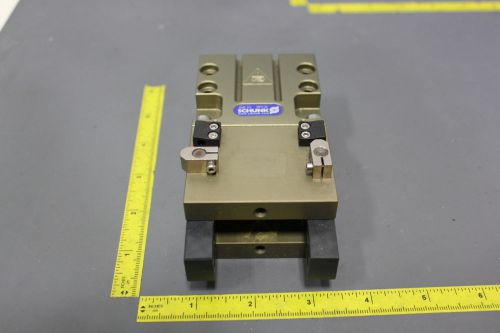 SCHUNK PNEUMATIC ROBOTIC PARALLEL GRIPPER GWB 64 307138 (S18-3-54E,S17-4-108E)