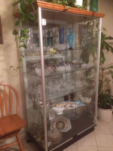 Large 4 sided &#034;Full Vision&#034; Lighted Glass Display Case/Cabinet