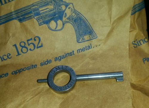 Smith &amp; Wesson handcuff key