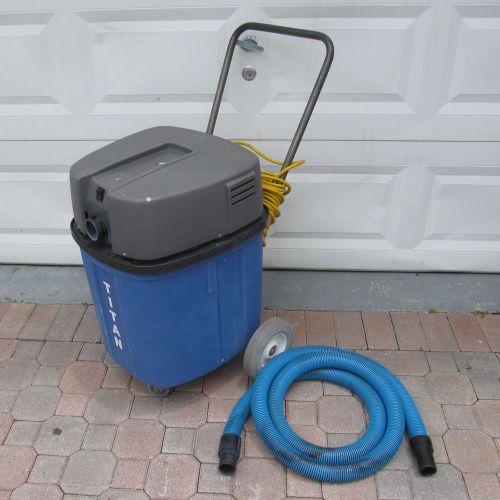 TITAN TS10 BY WINDSOR VACUUM CLEANER 10 GAL WET &amp; DRY W/WHEELS GREAT CONDITION