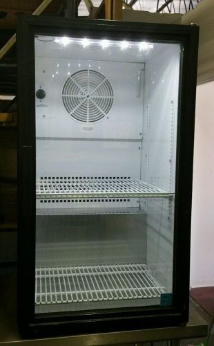 True gdm-6 counter top refrigerator, led lights, retails $1400! used as display! for sale