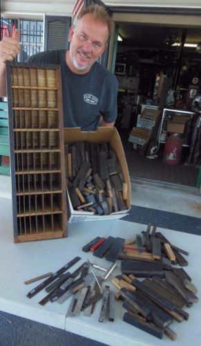 ANTIQUE WOODEN THOMPSON CABINET COMPANY PRINTERS FURNITURE W/ TOOLS &amp; BLOCKS