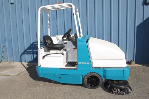 TENNANT 6600 RIDE ON STREET SWEEPER GAS