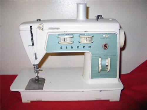 Nice SINGER SEWING MACHINE w/6 built-in Stitches Model 714