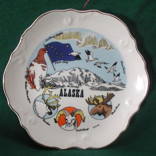 Alaska souvenir Plate 8 inches in diameter