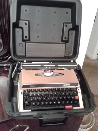 CLASSIC EARLY 70&#039;s SEARS ACHIEVER TYPEWRITER w/ HARD CASE  GREAT CONDITION!